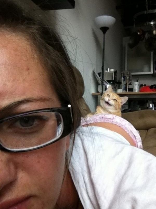 Photobomb! (Via: imgur.com)