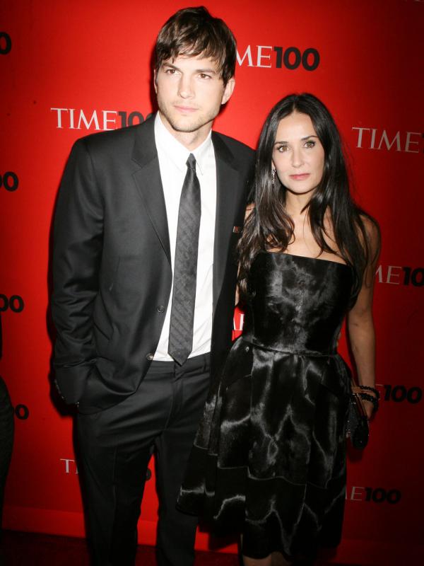 Demi Moore dan Ashton Kutcher (via thesmashable.com)