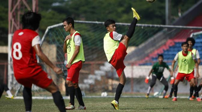 Maldini Pali dkk. yakin bisa membalas kekalahan tipis 0-1 dari Mitra Kukar sekaligus mengamankan tiket ke semifinal Piala Presiden 2015. (Bola.com/Ahmad Latando)