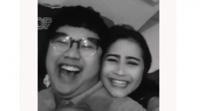 Kedekatan Prilly Latuconsina dan Ricky Cuaca membuat mereka tidak canggung untuk saling bertingkah konyol