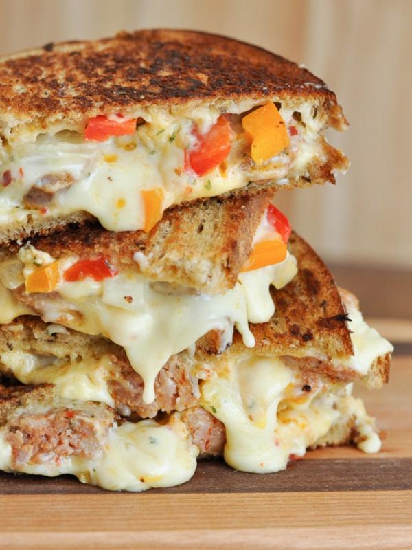 Sausage and pepper chipotle grilled cheese. (Via: peasandcrayons.com)