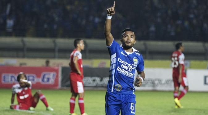 Persib berhasil mengalahkan Borneo FC dengan skor 2-1.