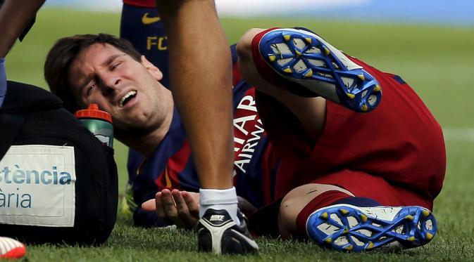 Bintang Barcelona Lionel Messi mengalami cedera 
