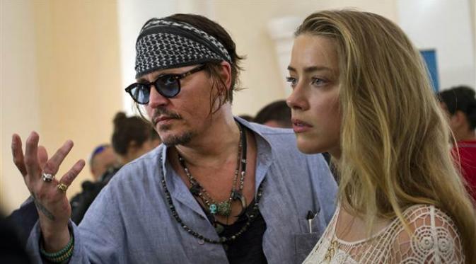 Johnny Depp bagikan lebih dari 200 alat bantu dengar bagi penyandang tuna rungu (Foto: Today.com)