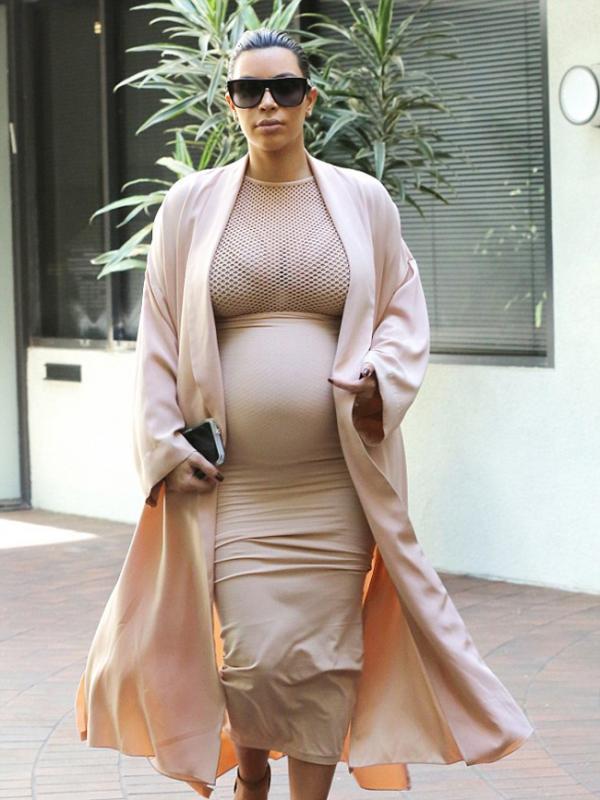 Kim Kardashian (via dailymail.co.uk)