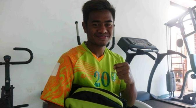 Ilham Udin Armayn, ikut prihatin atas mencuatnya insiden keributan pendukung Surabaya United dengan Arema Cronus. (Bola.com/Zaidan Nazarul)