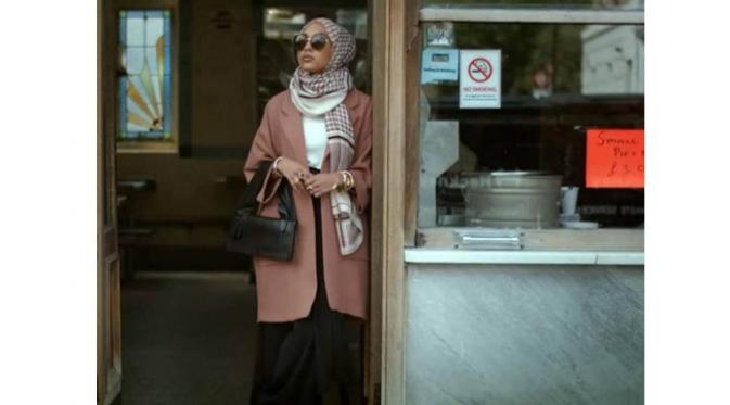 Mariah Idrissi (23 tahun) model muslim berhijab pertama dari brand retail terbesar kedua di Dunia