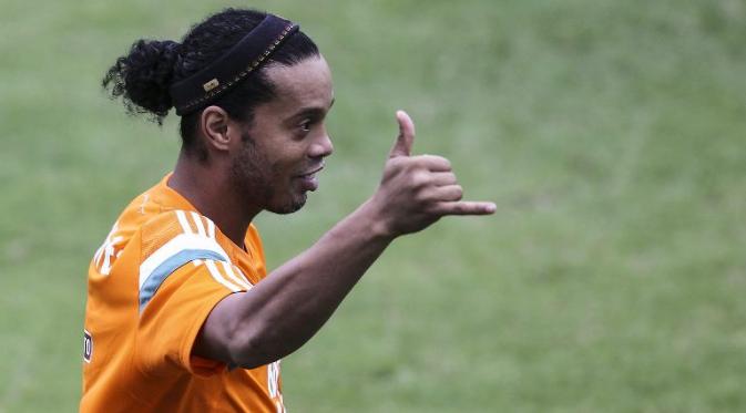Ronaldinho (EPA/Antonio Lacerda)