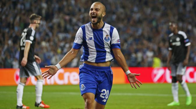 Pemain FC Porto Andre Filipe Bras Andre merayakan gol ke gawang Chelsea pada laga kedua Grup G Liga Champions di  Estadio Do Dragao, Rabu (30/9/2015) dini hari. (Liptaun6.com/Matthew Childs Livepic)