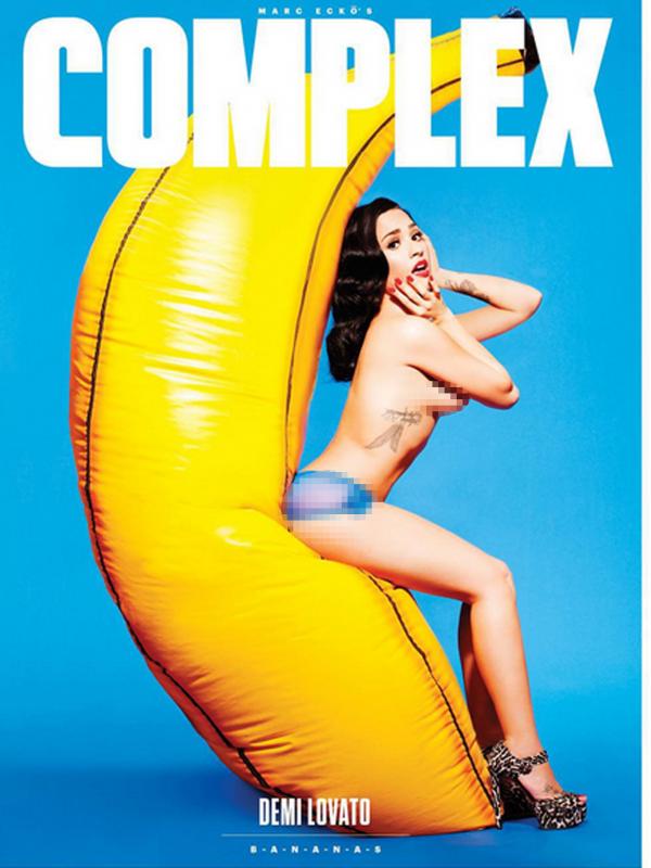 Demi Lovato berpose topless untuk majalah Complex. (foto: complex.com)
