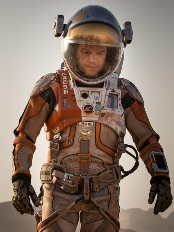 Matt Damon dalam film The Martian. Foto: via wallpapershome.com