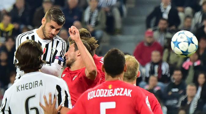 Alvaro Morata mencetak gol pertama Juventus (AFP Photo/Giuseppe Cacace)