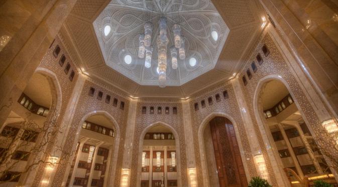 Al Bustan Palace, Oman. | via: Alamy Stock Photo