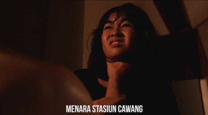 Dalam film ‘Menara Stasiun Cawang’, Anisa Rahma eks Cherrybelle berkesempatan untuk belajar banyak tentang akting kesurupan. (Photo by: k2kpictures)