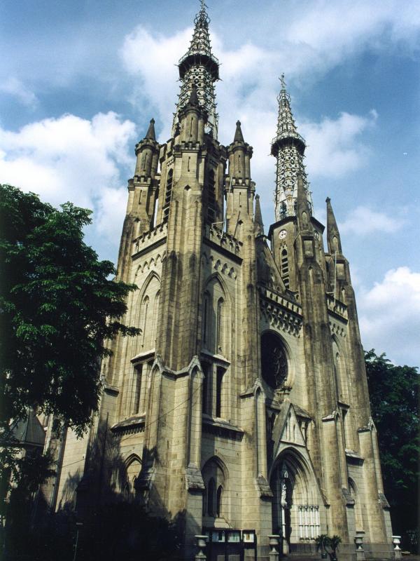 Gereja Katedral Terlihat dari Luar | via: kaj.or.id