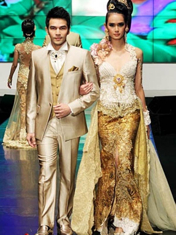 Pakaian pengantin perempuan dan laki-laki (Via: pinterest.com)