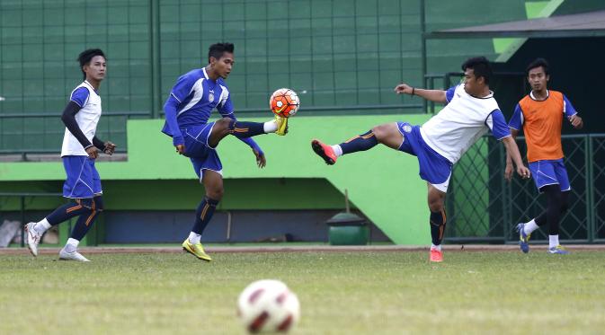 Pemain Arema sedang berlatih serius jelang menghadapi Sriwijaya FC di Piala Presiden (Yoppy Renato/Liputan6.com)