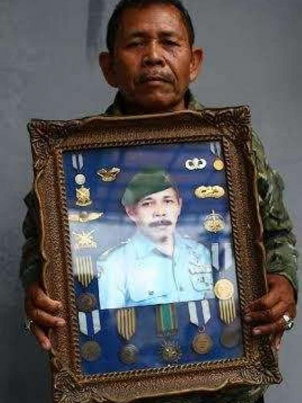 alm. Tatang Koswara, sniper tingkat dunia asal Indonesia | Via: kaskus.co.id