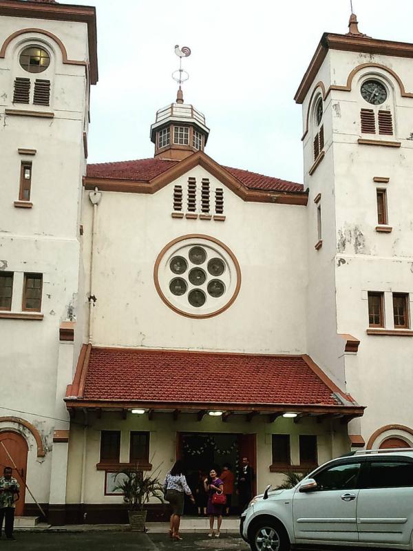 Gereja Ayam | via: pitaloppies.tumblr.com