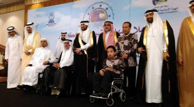 Hafiz 30 juz Qur'an, Fajar yang derita cerebral palsy dapat hadiah berhaji dari Dubes Arab Saudi | via: cdn.ar.com
