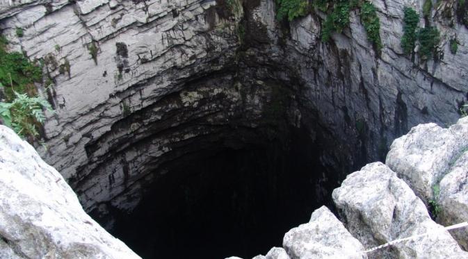 El Sotano de las Golondrinas, Meksiko. | via: lazypenguins.com