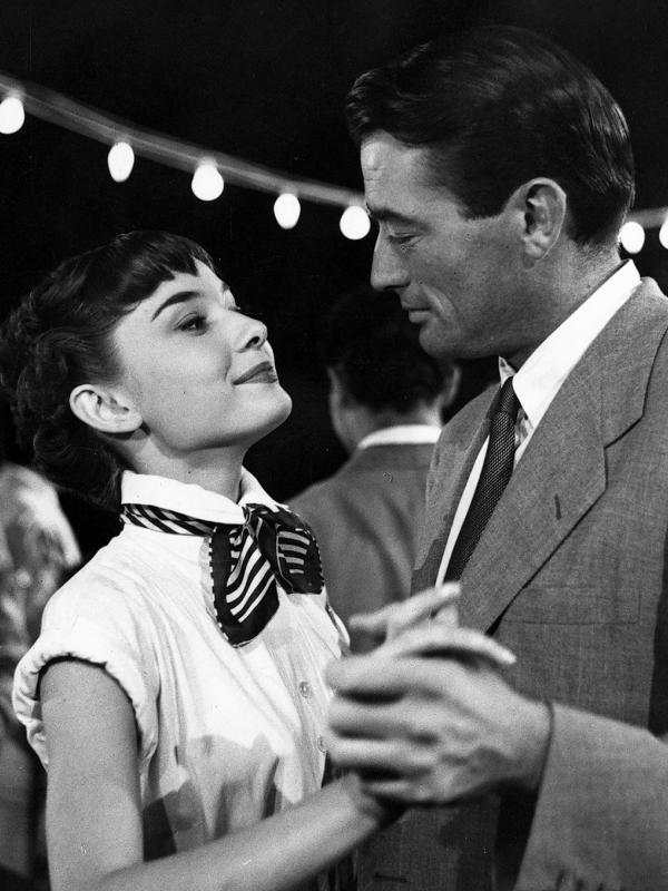 Roman Holiday dibintangi Audrey Hepburn dan Gregory Peck (via timeout.com)