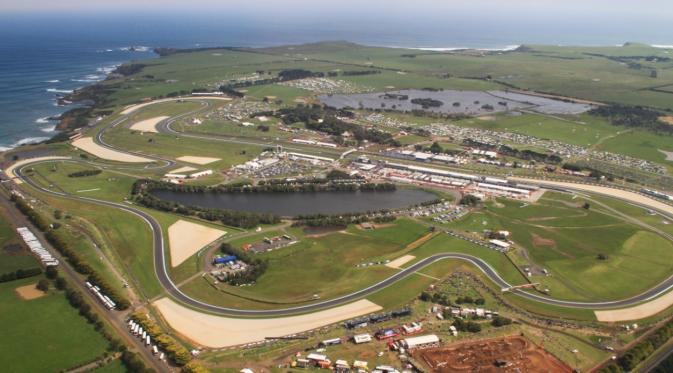 Sirkuit Phillip Island diberkahi dengan pemandangan laut yang fantastis, serta berkarakter cepat. (MotoGP)