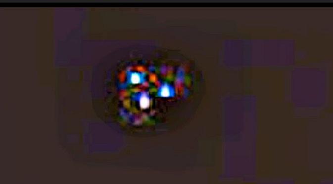 Penampakan UFO Multicolor di Bulan (Doc: Mirror)