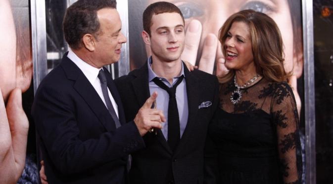 Tom Hanks bersama anak dan istrinya. (Washington Post)