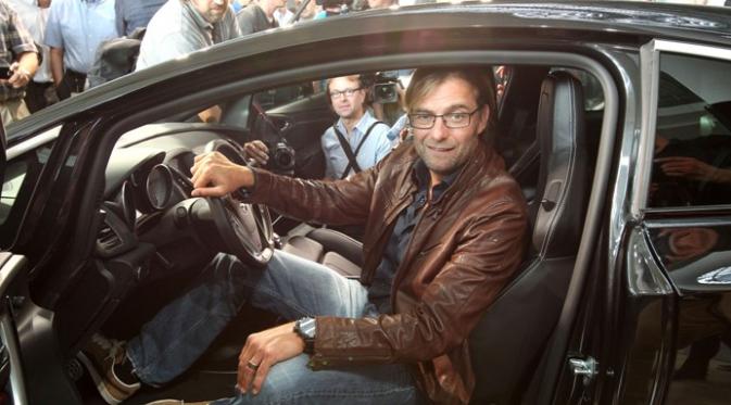 Jurgen Klopp saat berada dalam acara yang diselenggarakan salah satu produsen otomotif asal Jerman, Opel, di Ruesselsheim, 19 Juli 2012. (AFP/ Daniel)
