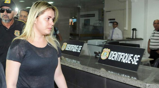 Kisah Tragis Walikota Cantik yang Jadi Buronan Polisi Brasil | via: remezcla.com