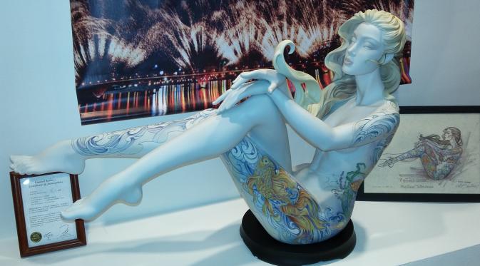 Karya seni porselen 'wanita tanpa busana' di acara pameran ulang tahun Taiwan ke-104. (Liputan6.com/Tanti Yulianingsih)