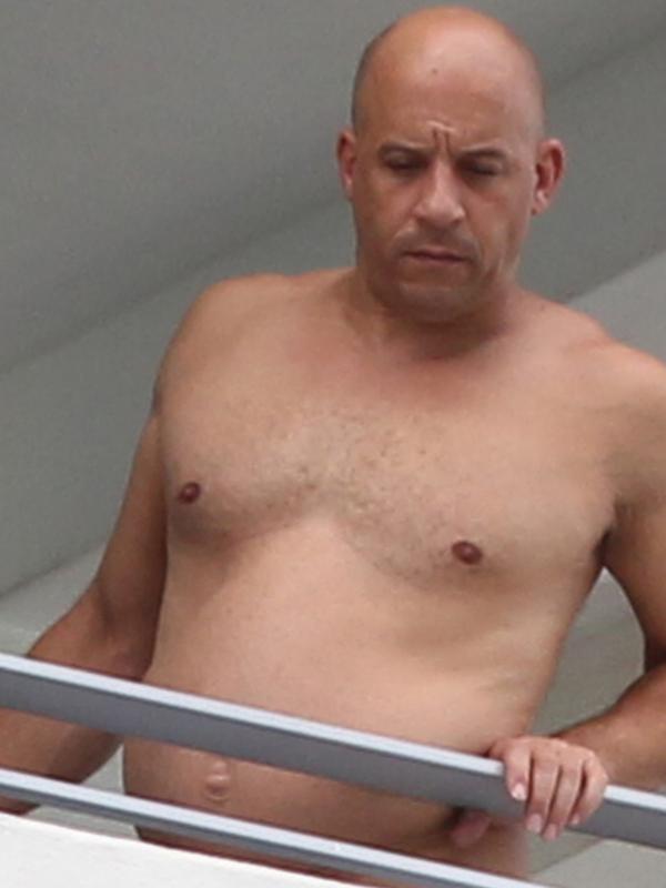 Vin Diesel tampak berperut buncit. (sumber foto: wetpaint.com)