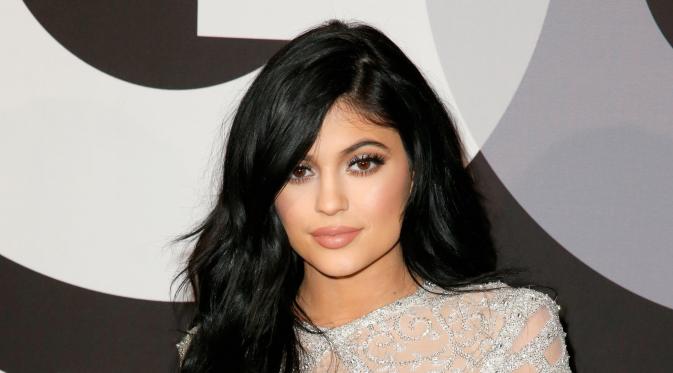 Kylie Jenner (Justjared.com)