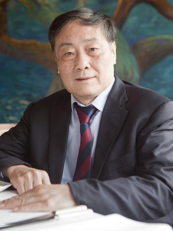 Zong Qinghou, Tukang Es Loli yang Kini Jadi Miliarder di Cina | via: bloomberg.com