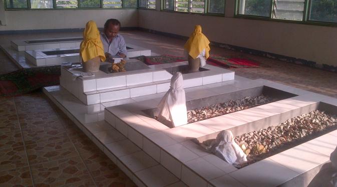 Makam Keramat di Masjid Batam (Liputan6.com/ Ajang Nurdin)