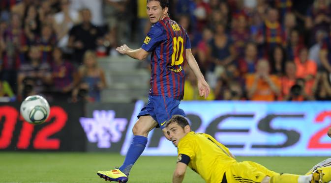 Iker Casillas menyebut Lionel Messi sebagai penyerang terberat yang dihadapi. (Liputan6.com/LLUIS GENE / AFP)