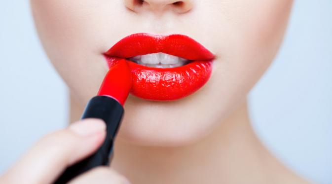 Lipstick tahan lama. (Via: accountablescience.com)