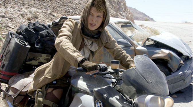 Milla Jovovich saat beraksi dalam film Resident Evil Extinction [foto: fanpop]