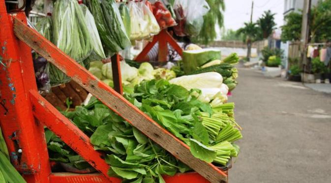 Kenali 6 dosa yang sering dilakukan ibu-ibu pada tukang sayur | Via: kaskus.co.id