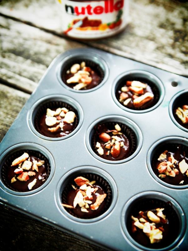 Tambahkan kacang almond. Panggang selama mengembang dan matang, lalu sajikan segera.(Via: savorysweetlife.com)