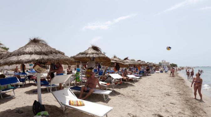 Realita pantai 'pribadi' di Hotel Delfino Beach, Pulau Sisilia, Italia. | via: businessinsider.co.id