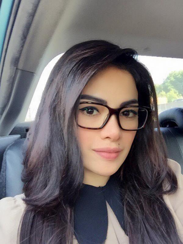 Nikita Mirzani membuat penggemarnya penasaran dari unggahan foto di media sosialnya. (Via Instagram/@Nikitamirzanimawardi)