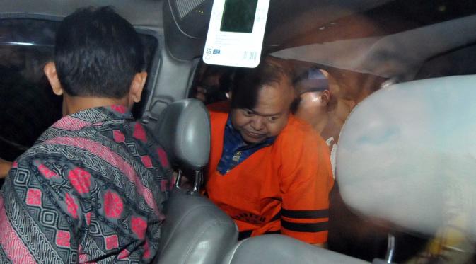 Mantan Sekjen Partai Nasdem yang juga anggota DPR Patrice Rio Capella ditahan usai diperiksa 9 jam di Gedung KPK, Jakarta, Jumat (23/10/2015). (Liputan6.com/Helmi Afandi)