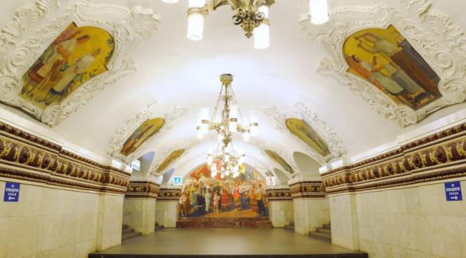 Stasiun Kereta Bawah Tanah Moskow (Rusia) | via: buzzfeed.com