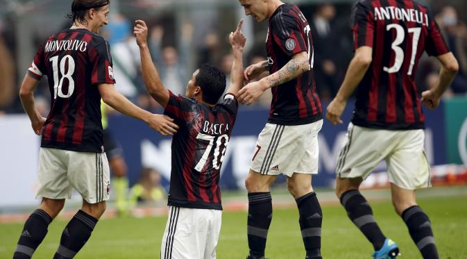 Carlos Bacca berhasil mencetak gol pada menit ke-31 sekaligus membawa AC Milan mengalahkan Sassuolo dengan skor 2-1 di giornata kesembilan Serie A, Minggu (25/10/2015) malam WIB. (Reuters/Alessandro Garofalo)