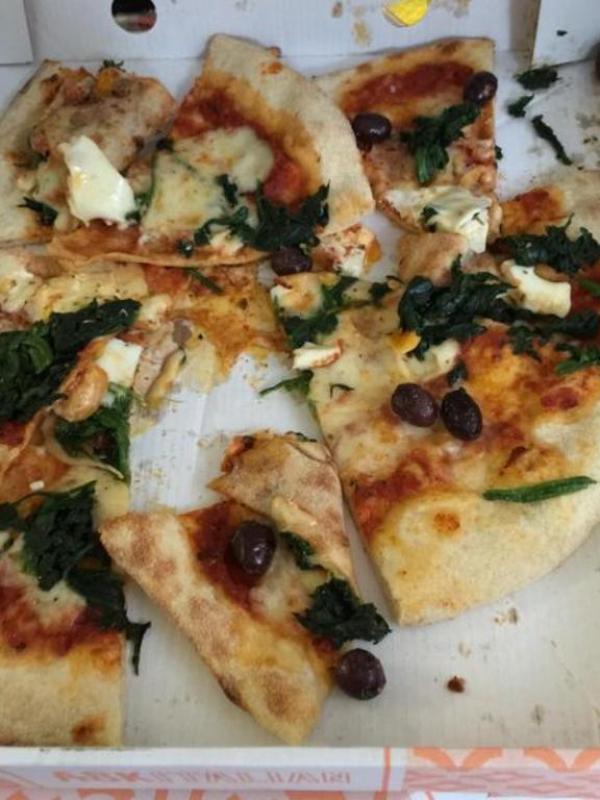 Pizza yang bikin sedih | via: pinterest.com