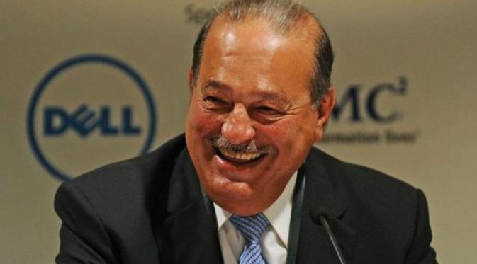 Carlos Slim Helu mengendarai sendiri mobilnya, tanpa sopir pribadi.