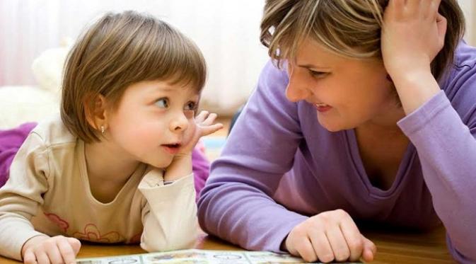 Anak dapat diberi pengertian untuk bersabar dan menunggu jika ingin berbicara dengan orangtuanya.