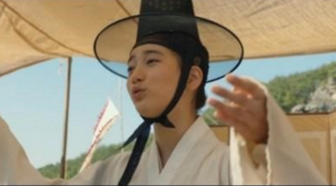Suzy `Miss A` saat memerankan karakter bersejarah penyanyi wanita pertama di Era Joseon, harus menyamar sebagai laki-laki ketika beraksi.